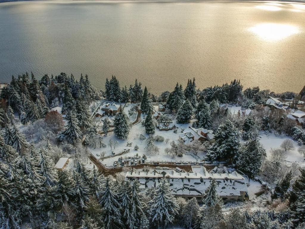 Huinid Cabañas Bustillo con nieve