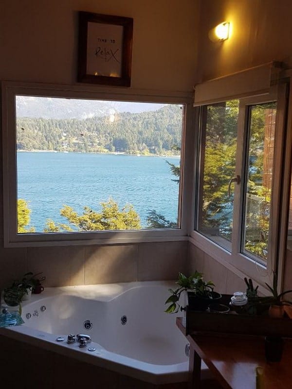 Hidromasaje con vista al Lago Nahuel Huapi