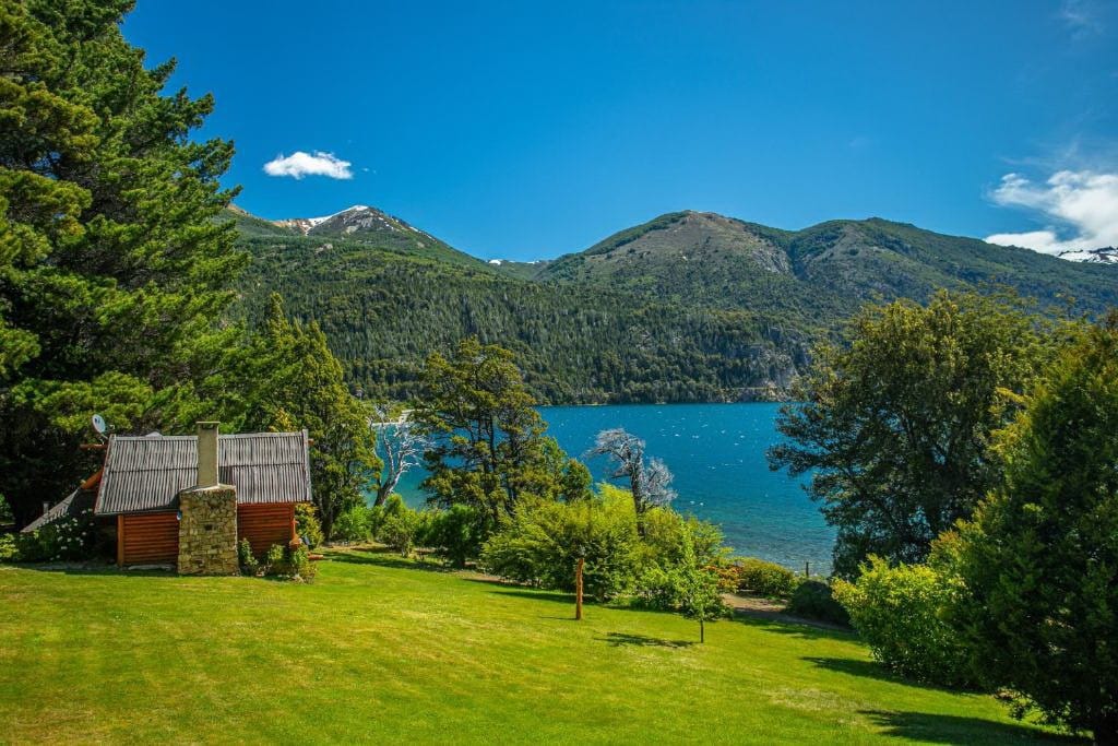 cabaña con costa de lago bariloche